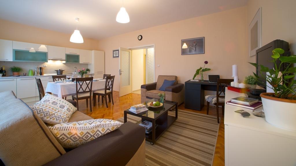 Luxe 3Br Apartment Split Room photo